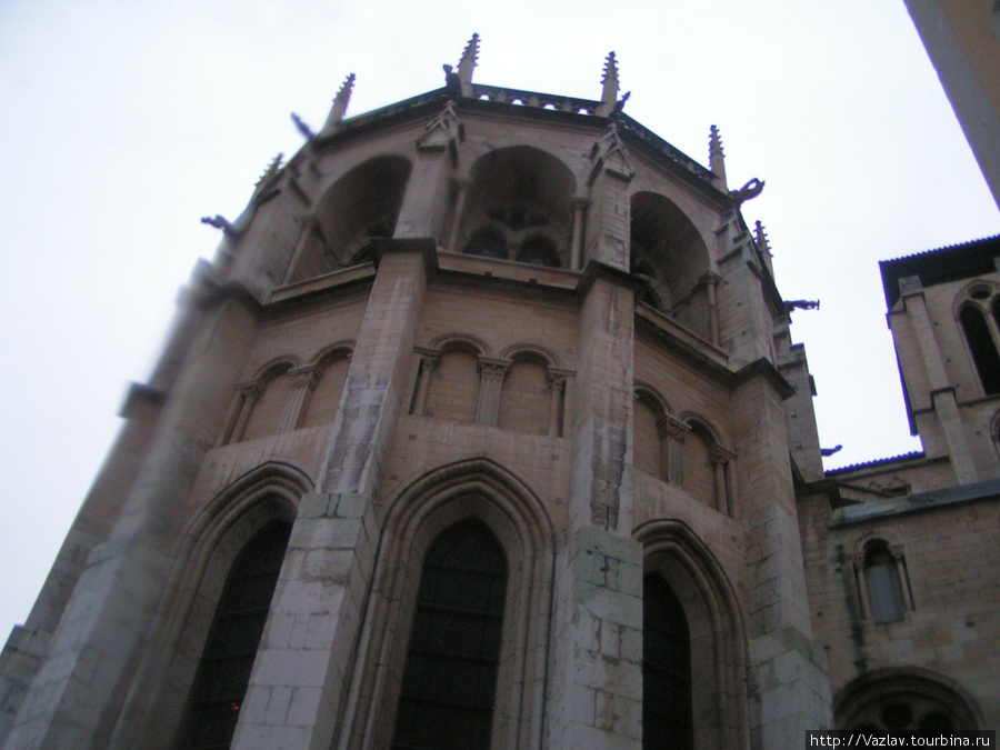 Здание дышит средневековьем Лион, Франция