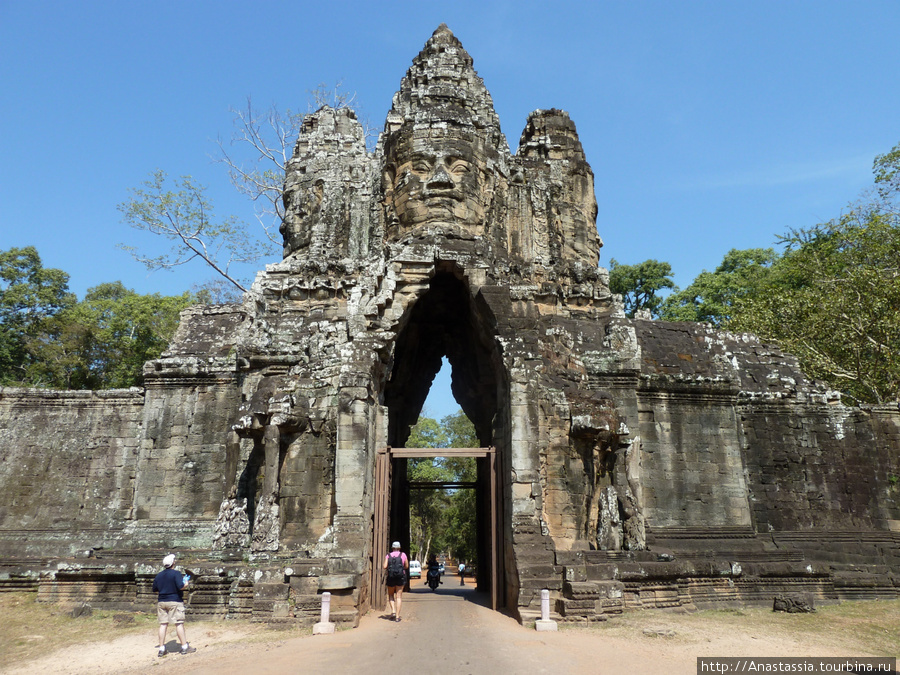 Южные врата на пути в Байон Ангкор (столица государства кхмеров), Камбоджа