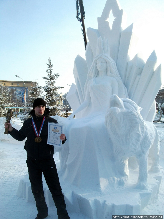 Снежная королева и ее автор с главным призом фестиваля. Новосибирск, Россия