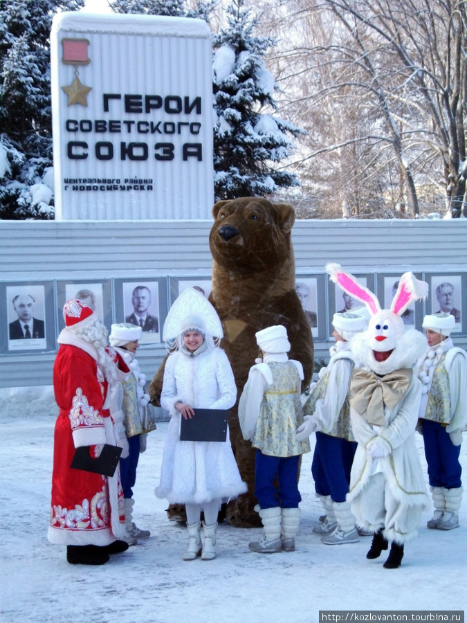 Вот они, сказочные герои фестиваля снежной скульптуры. Новосибирск, Россия