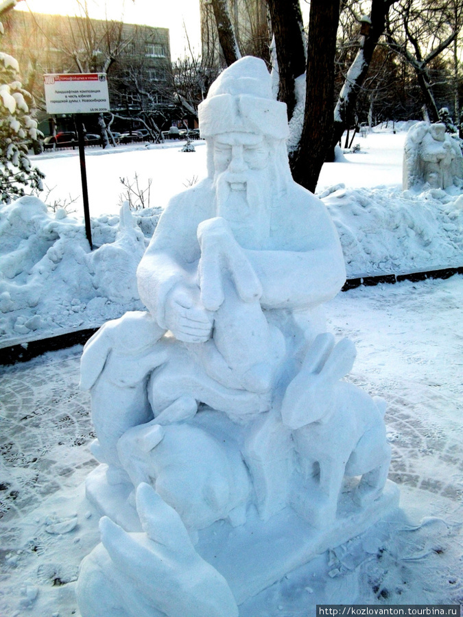 Детская скульптура Дед Мазай и зайцы. Новосибирск, Россия