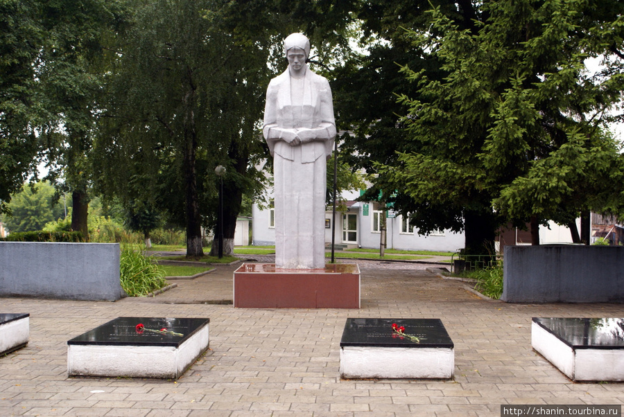 Мемориал советским солдатам в центре Мамоново Мамоново, Россия