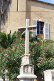 Крест у церкви