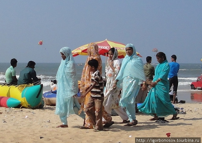 Пляжные костюмчики. Калангут, Индия