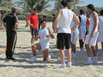 Футбольный клуб «Мила́н» тренируется на пляже