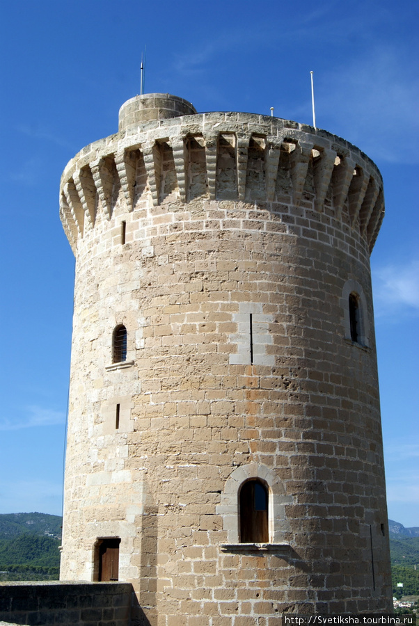Замок-тюрьма Пальма-де-Майорка, остров Майорка, Испания