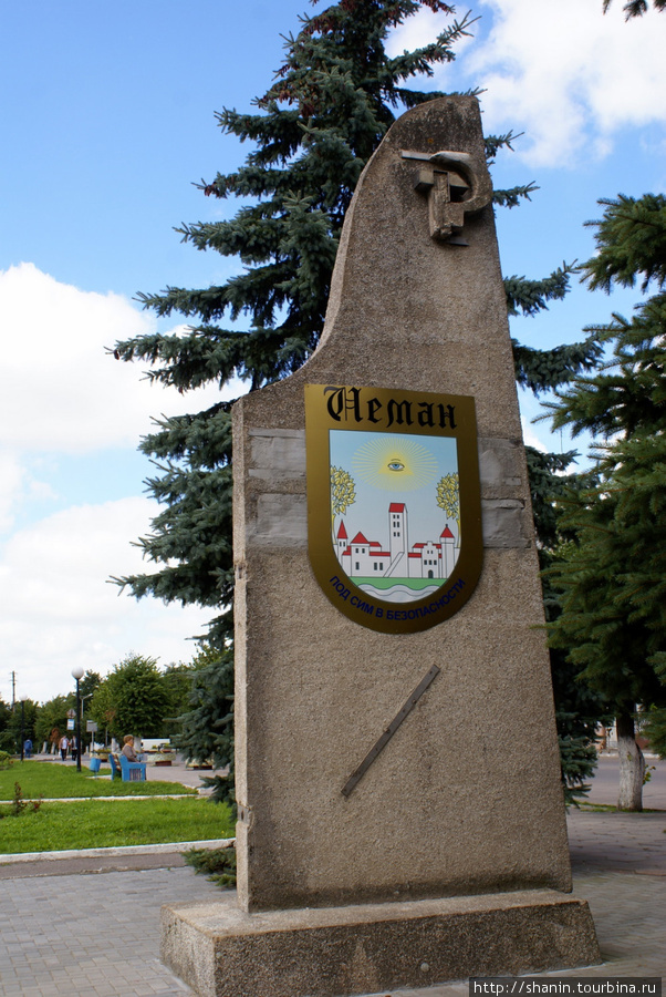 Монумент с гербом Немана в Немане Неман, Россия