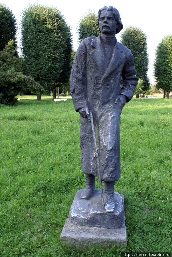Памятник Максиму Горькому на острове Канта в Калининграде Калининград, Россия