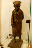 Иммануил Кант — скульптура в музее собора в Калининграде