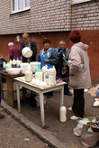Молоко и молочные продукты на уличном рынке