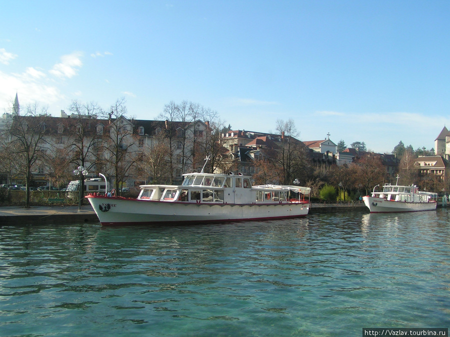 Кораблики покамест на приколе Анси, Франция
